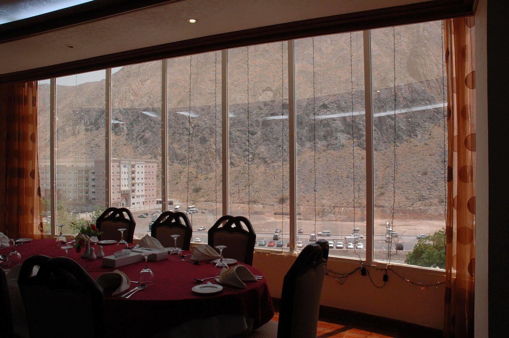 Golden Oasis فندق 2*